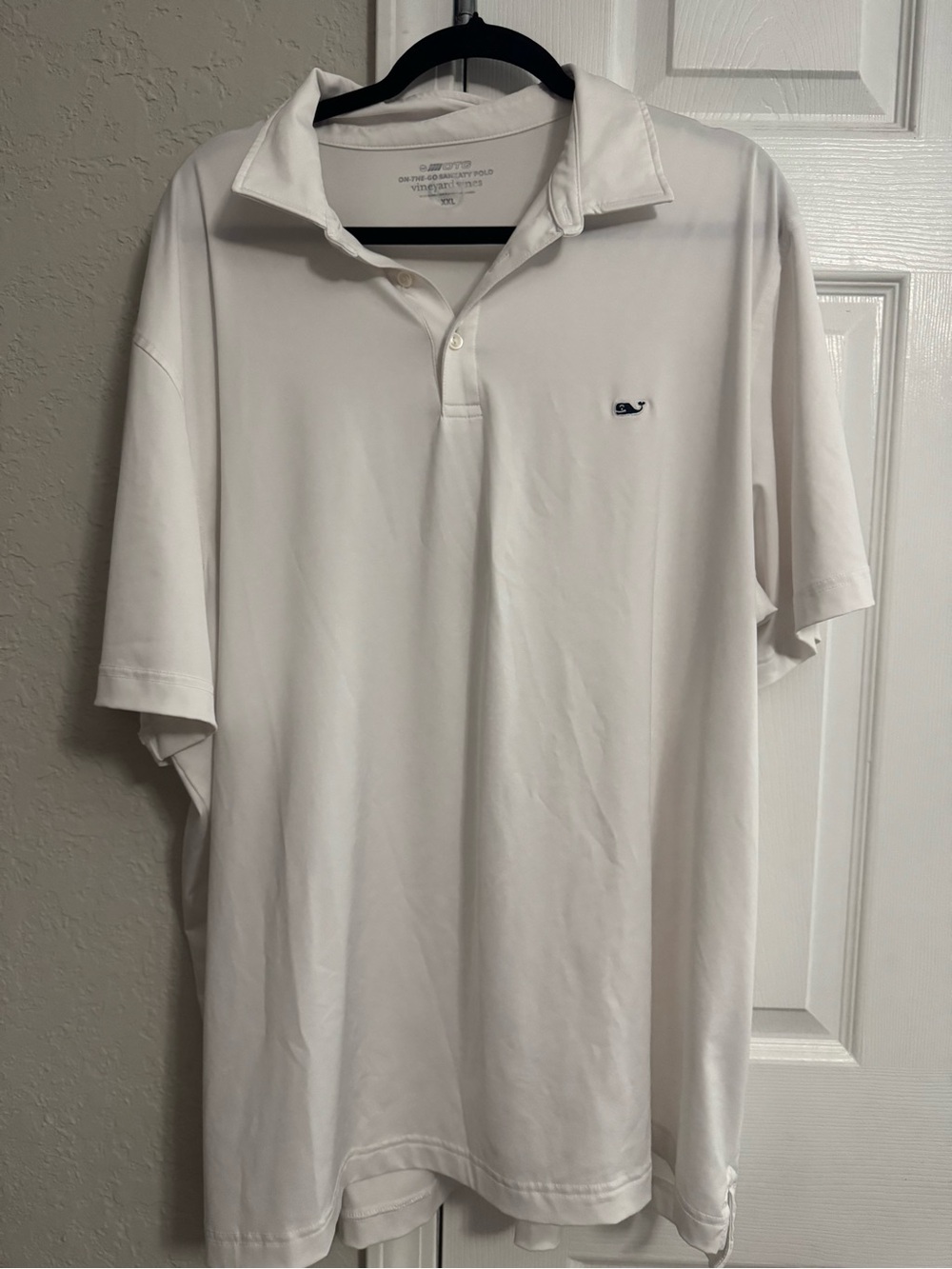 Vineyard Vines Men’s White Polo with Navy Whale Logo
